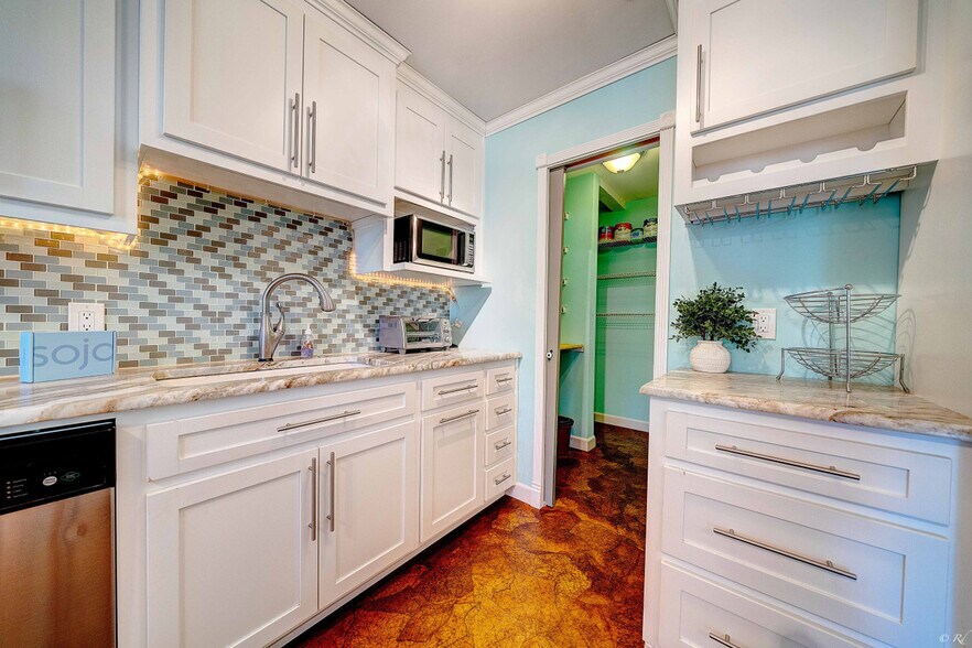 Building Photo - 3816 Quarts St