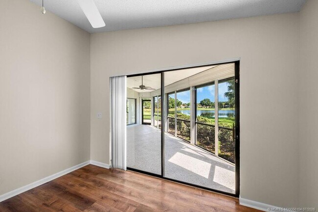 Building Photo - 2386 SW Creekside Dr