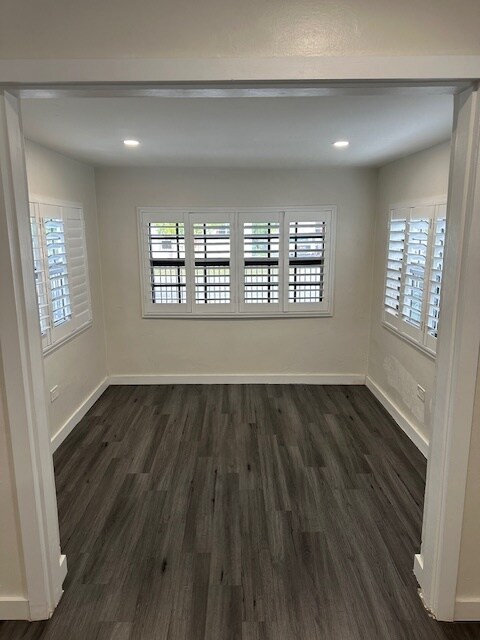 Building Photo - 218 E 18th St