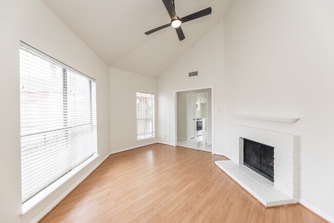 Building Photo - 3742 Thistlemont Dr