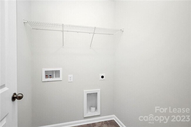 Building Photo - Stunning Almost New Home in desirable Chat...