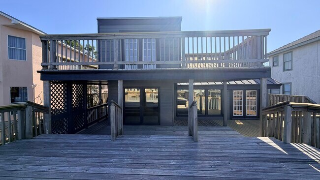 Building Photo - 13738 Tajamar St