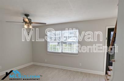 Building Photo - 1002 Willow Dr