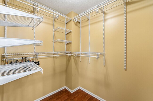 Building Photo - 299 Ashbrook Dr