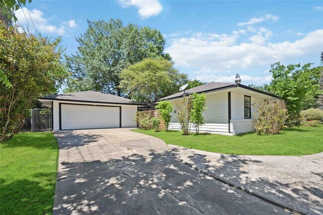 Building Photo - 3403 Linkwood Dr