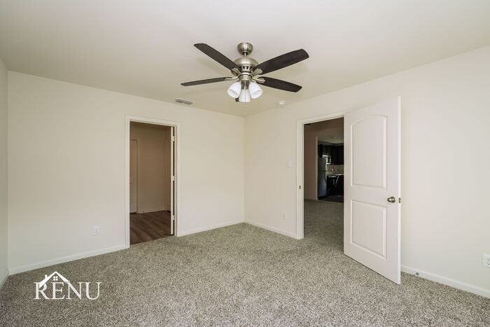 Building Photo - 123 Palomino Bnd Dr