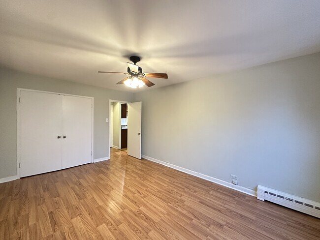 Building Photo - 450 W Wellington Ave