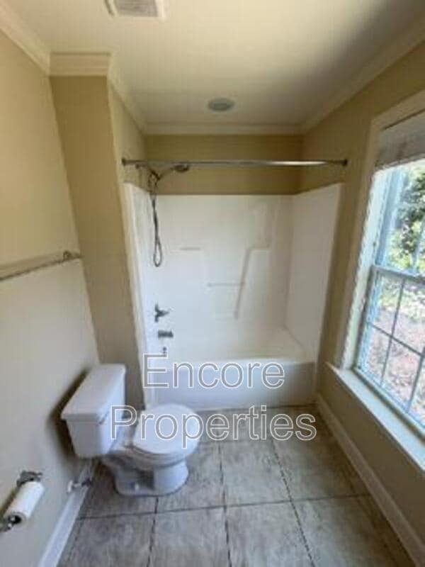 Building Photo - 710 Barlang Circle