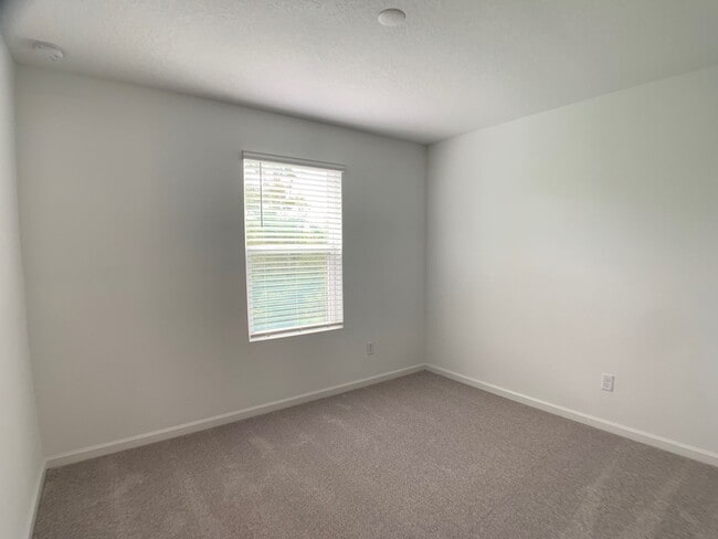 Building Photo - 697 Holly Lks Dr