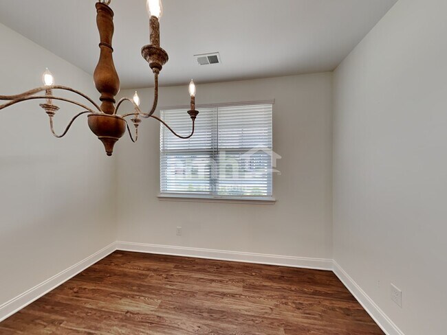 Building Photo - 5040 Hudson Vly Dr