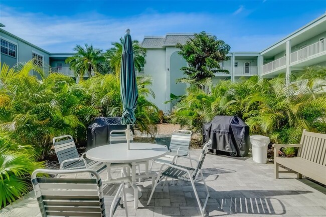 Building Photo - 1706 Belleair Forest Dr