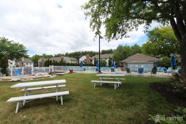 Building Photo - 4707 Ravens Crest Dr