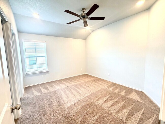 Building Photo - 1227 LEXINGTON Dr