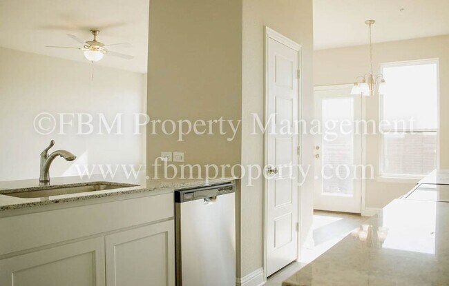 Building Photo - 2109 Layla Dr