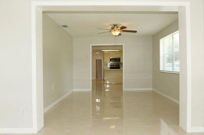 Building Photo - 3 bedroom 2 bath, corner lot