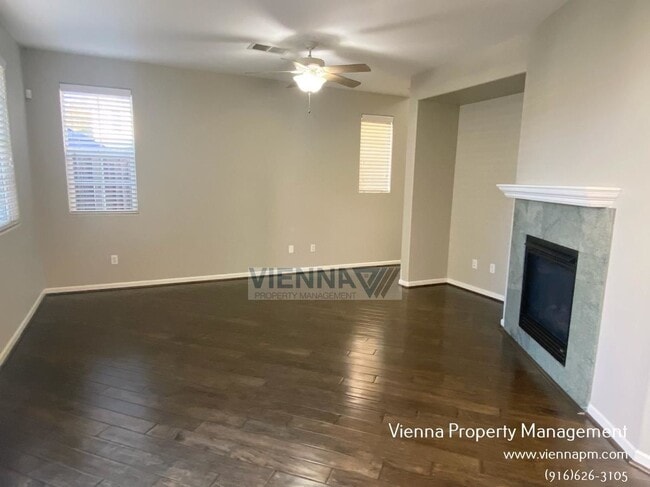 Building Photo - 131 Candela Cir