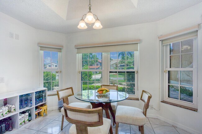 Building Photo - 10341 Buena Ventura Dr