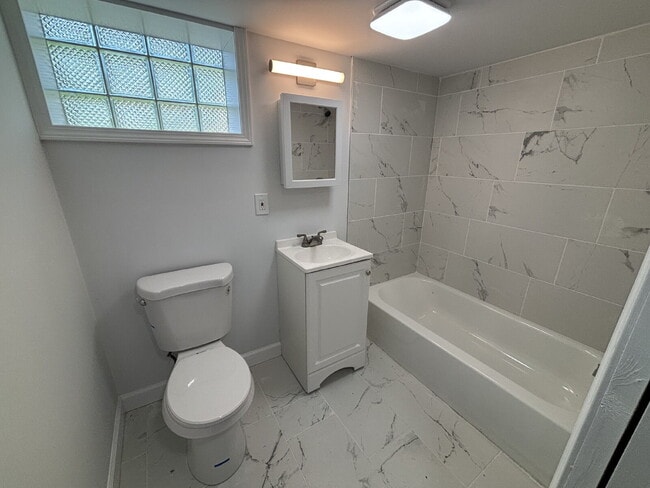 Building Photo - Newly Rehabbed 4-bed home in Gary!