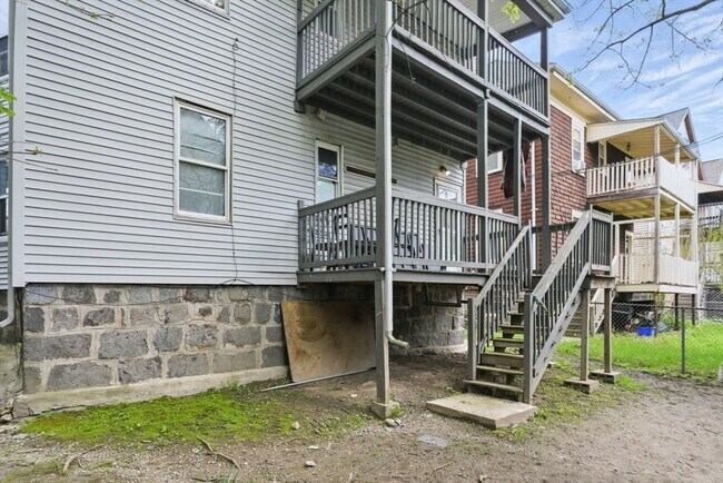Building Photo - 19 Semont Rd