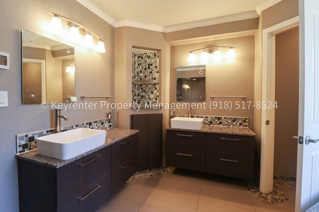 Building Photo - Incredible 4 Bedroom 4 Bath Home in Owasso!!!