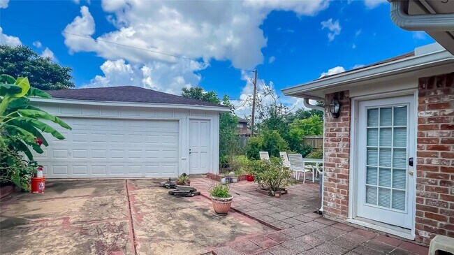 Building Photo - 9206 Hendon Ln