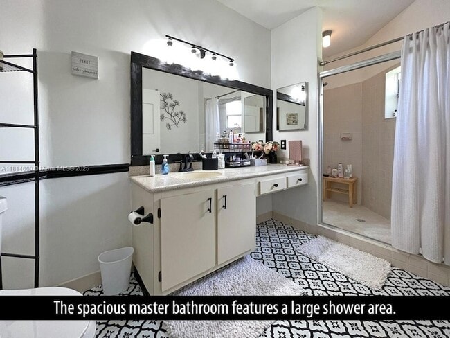 Building Photo - 6735 Via Regina