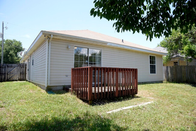 Building Photo - 645 Jerrells Ave