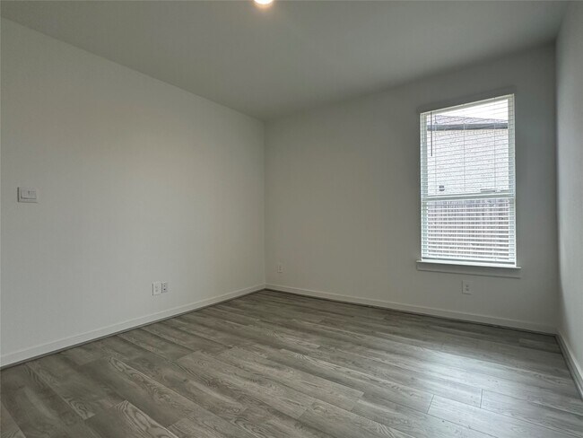 Building Photo - 2314 Cool Grns St