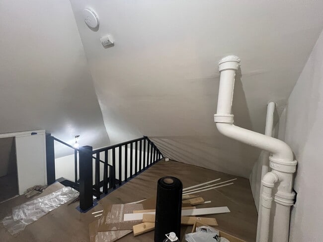 Building Photo - 616 McClellan St