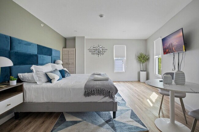 Primary Photo - 94 Cottage St