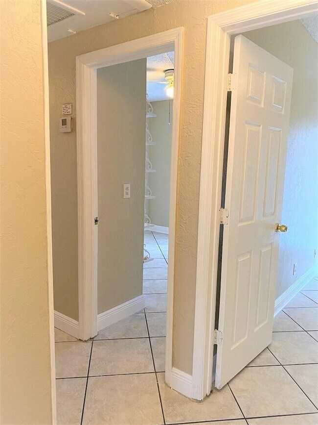 Building Photo - 2500 Coral Springs Dr