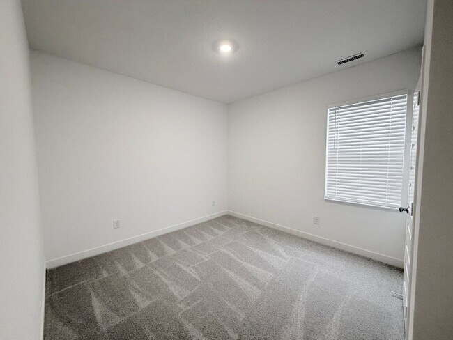 Building Photo - 891 Norfolk Ln