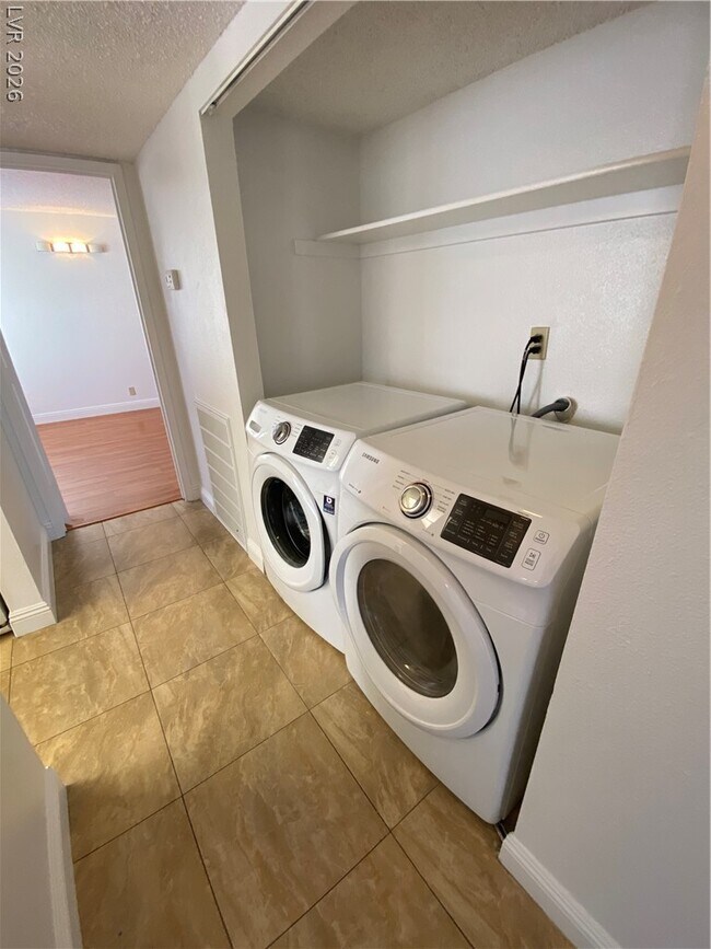 Building Photo - 4351 Gannet Cir