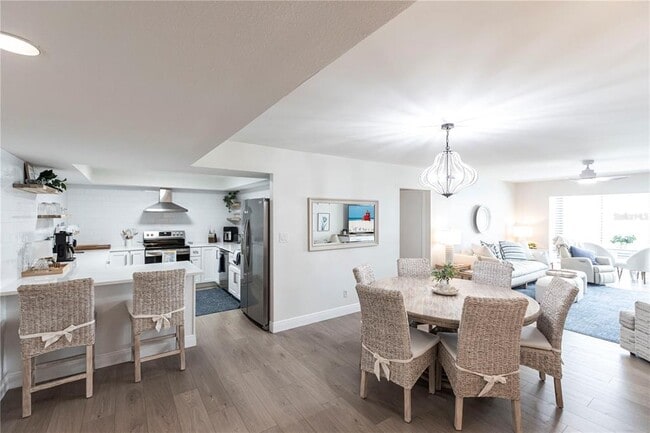 Building Photo - 1055 W Peppertree Dr