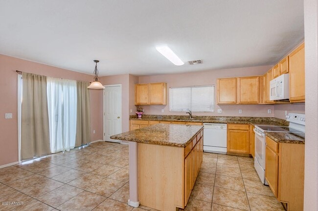 Building Photo - Charming 4 Bed home in Avondale with commu...