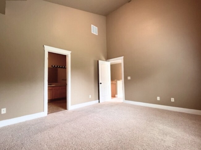 Building Photo - 9024 W Dalton Pl