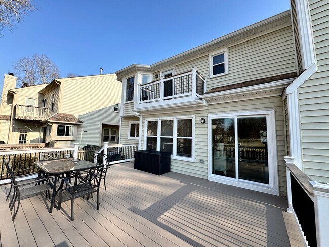 Building Photo - A Fabulous Home w/Water & Golf Course Views Available 05-04-26! Fenced Yard & Dog-Friendly!