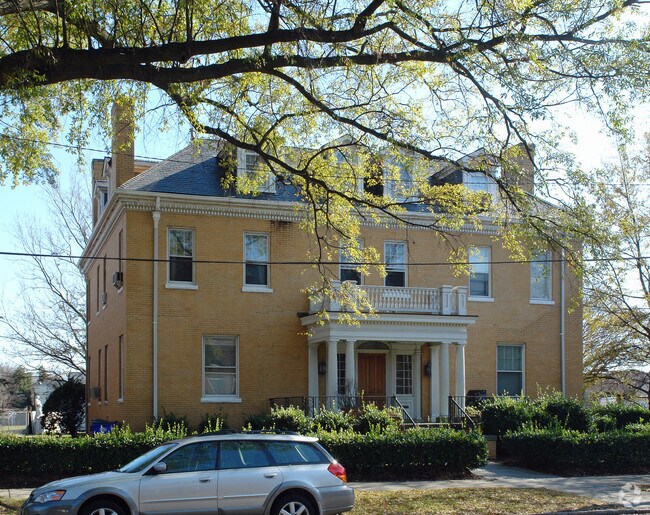 Building Photo - 1400 Colonial Ave