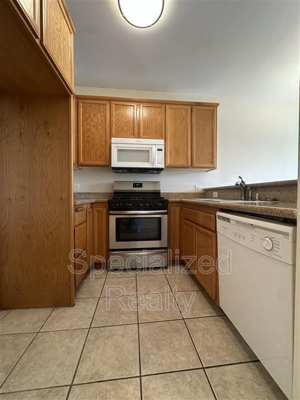 Building Photo - 5716 Whitsett Ave