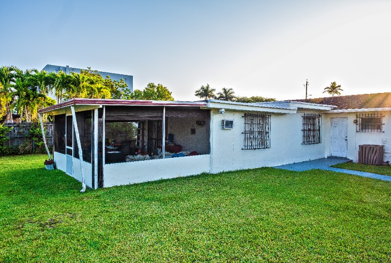 Building Photo - 1020 SW 84th Ave