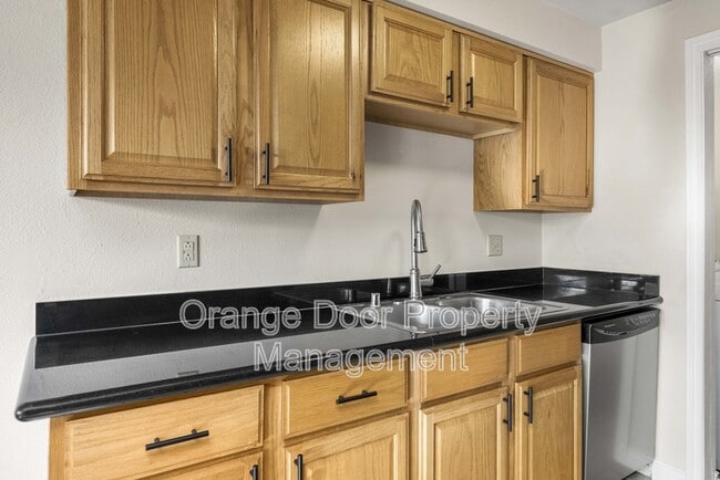 Building Photo - 7304 N Skyview Pl