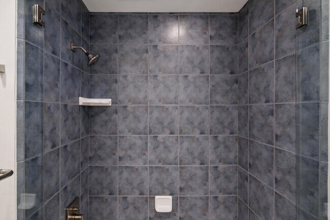 Building Photo - Spacious 3 bed 2 bath Home with Detached 1 bed 1 bath ADU in Los Altos!