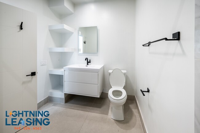Building Photo - 8811 Burton Way