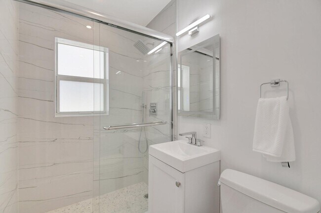 Building Photo - 420 SW 13th St