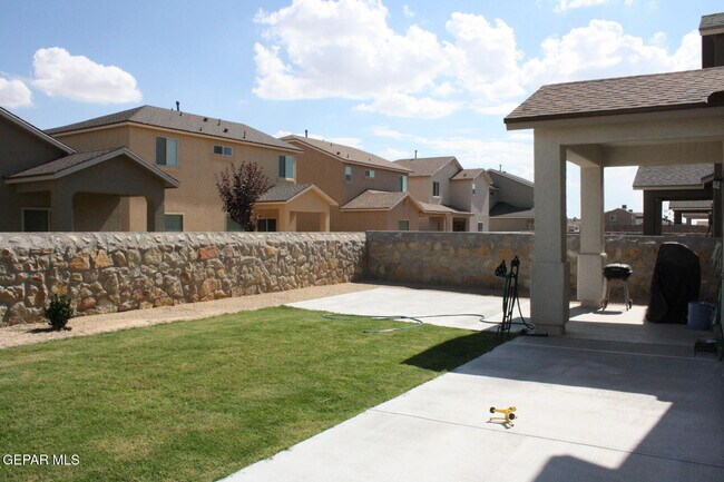 Building Photo - 3892 Loma Adriana