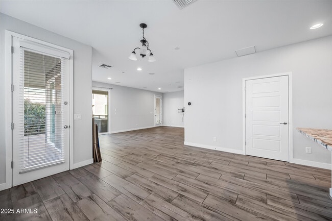 Building Photo - 1250 Abbey Ln