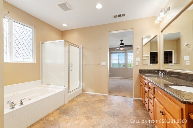 Building Photo - 1177 Parkview Dr