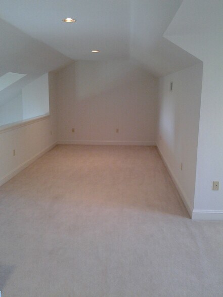 Building Photo - 2767 West Blvd