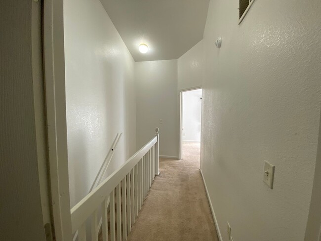 Building Photo - 2 Bedroom Townhome Near Buckley Air Force ...