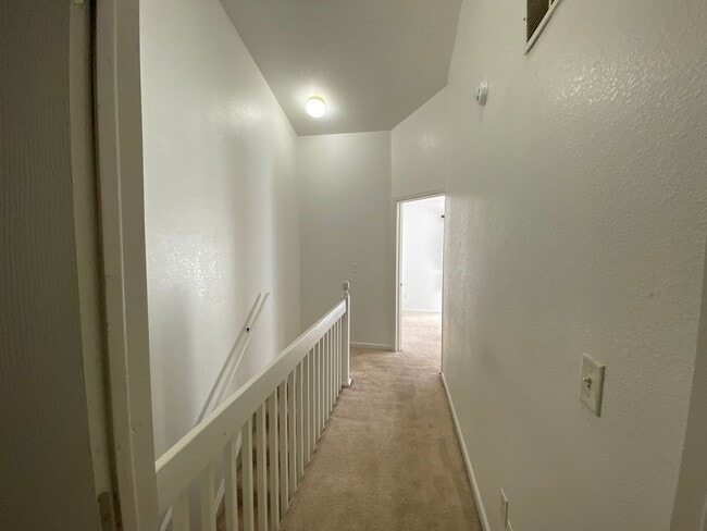 Building Photo - 2 Bedroom Townhome Near Buckley Air Force Base